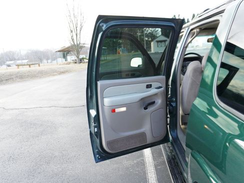 Used 2003 Chevrolet Suburban LS w/ LS Preferred Equipment Group image 21