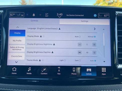 Used 2024 Chrysler Pacifica Limited image 43