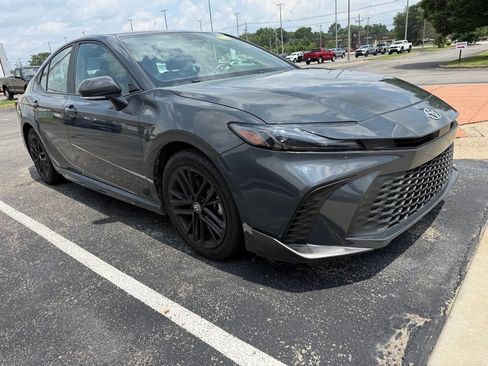 Used 2025 Toyota Camry SE FWD image 7