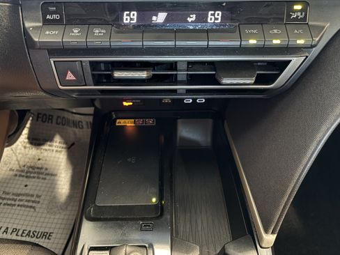 Used 2025 Toyota Camry LE FWD image 18