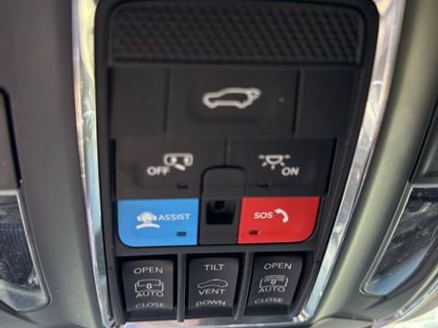 Certified 2023 Jeep Grand Cherokee Limited w/ Luxury Tech Group II image 36