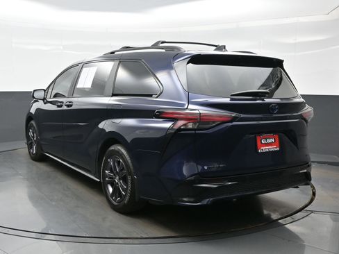Used 2025 Toyota Sienna XSE w/ XSE Plus Package AWD/4WD image 4