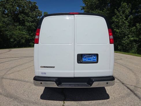 Used 2020 Chevrolet Express 3500 w/ Driver Convenience Package RWD image 5