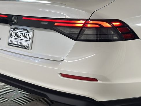 Used 2023 Honda Accord EX image 9