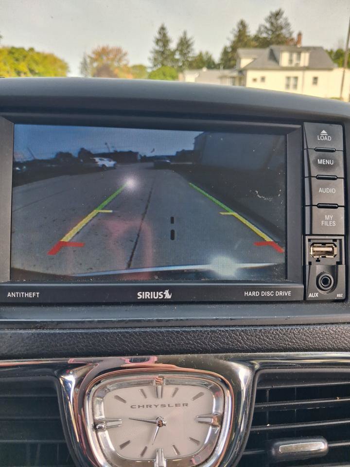 Used 2014 Chrysler Town & Country Touring FWD image 18