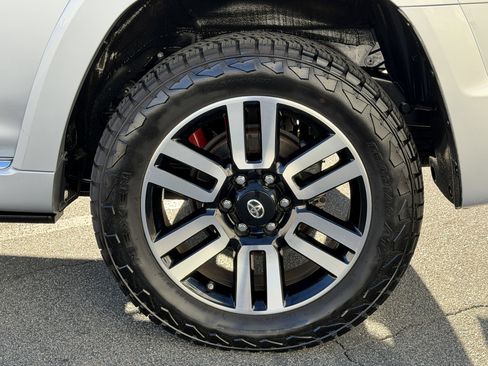 Used 2019 Toyota 4Runner Limited image 10