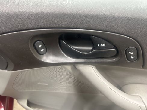 Used 2006 Ford Focus ZX4 image 26