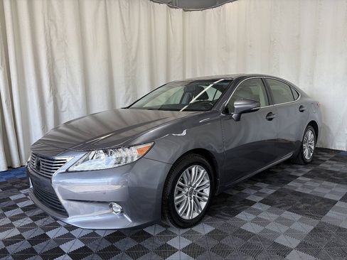 Used 2014 Lexus ES 350 w/ Luxury Package FWD image 2