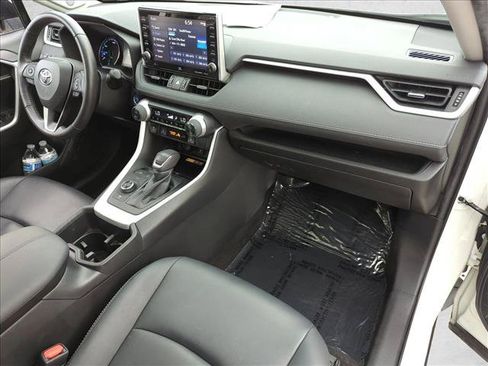 Certified 2022 Toyota RAV4 XLE Premium AWD/4WD image 22