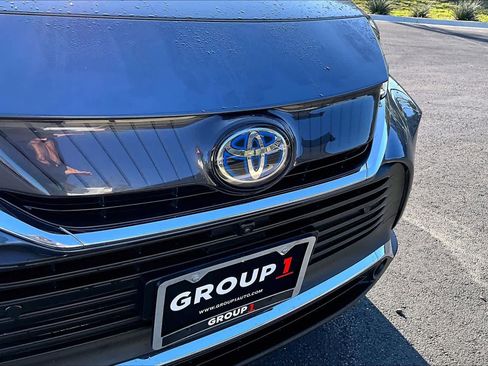 Used 2024 Toyota Venza Limited image 29