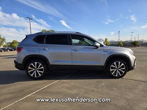 Used 2022 Volkswagen Taos SE FWD image 7