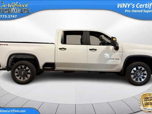 Used 2021 Chevrolet Silverado 2500 Custom w/ Custom Value Package AWD/4WD image 4