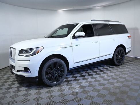 Used 2023 Lincoln Navigator Reserve AWD/4WD image 5