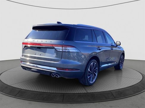 Used 2025 Lincoln Aviator Reserve w/ Equipment Group 201A image 7