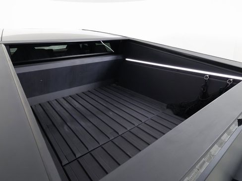 Used 2025 Tesla Cybertruck AWD Crew Cab image 9