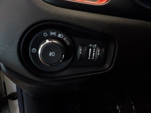 Used 2023 Jeep Renegade Trailhawk AWD/4WD image 26