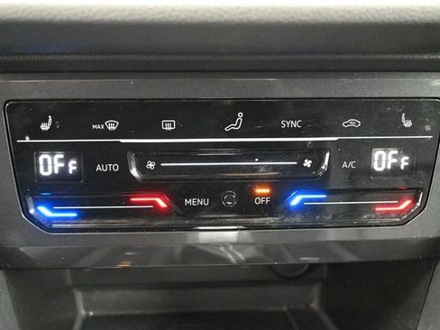 Used 2022 Volkswagen Tiguan SE image 22