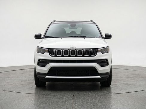 Used 2025 Jeep Compass Limited AWD/4WD image 2