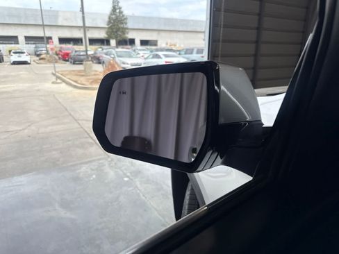 Used 2018 Chevrolet Traverse LT FWD image 21