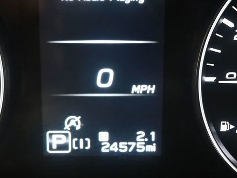 Used 2025 Subaru Crosstrek 2.0i Premium image 11