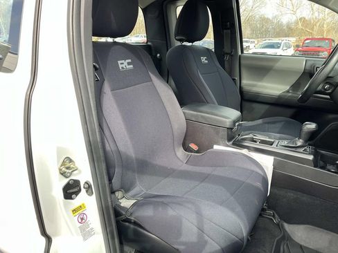 Used 2016 Toyota Tacoma SR image 13