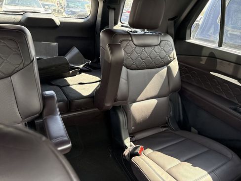 Used 2025 Ford Explorer Platinum w/ Ultimate Package image 15