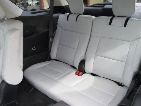 Used 2025 Ford Explorer Platinum w/ Ultimate Package image 11