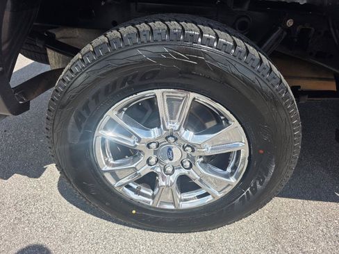 Used 2015 Ford F150 Lariat w/ Equipment Group 502A Luxury AWD/4WD image 22