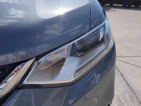 Used 2021 Chevrolet Traverse LT image 9