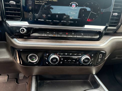 Used 2024 GMC Sierra 1500 SLT AWD/4WD image 25