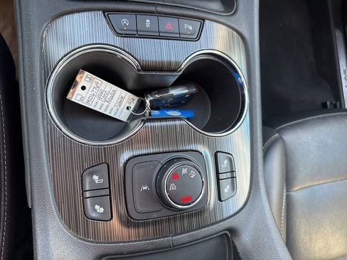 Used 2021 GMC Acadia SLT image 26