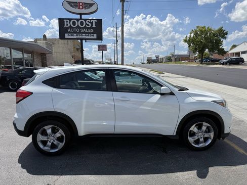 Used 2016 Honda HR-V LX image 8