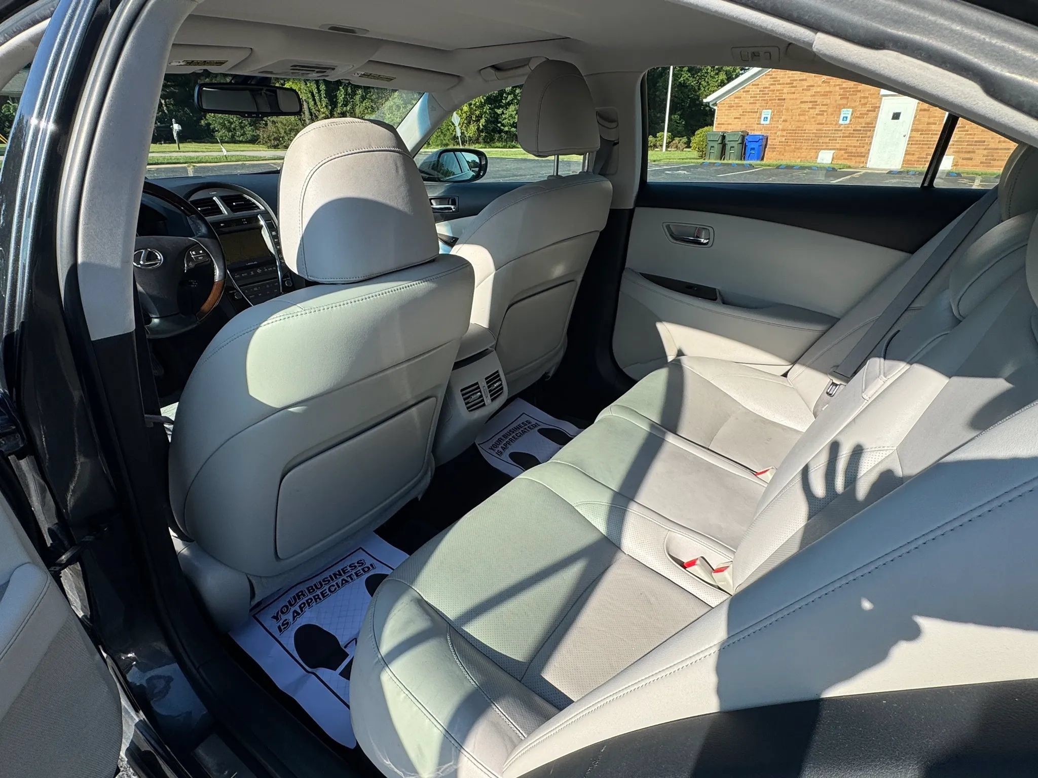 Used 2011 Lexus ES 350 w/ Preferred Accessory Package FWD image 19