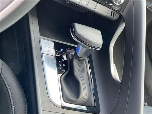 Used 2024 Hyundai Elantra SEL image 18