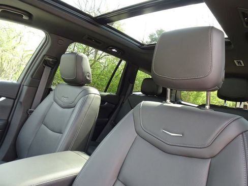 Used 2025 Cadillac XT6 Premium Luxury image 11