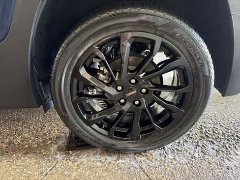 Certified 2023 GMC Terrain SLE w/ Driver Convenience Package AWD/4WD image 10