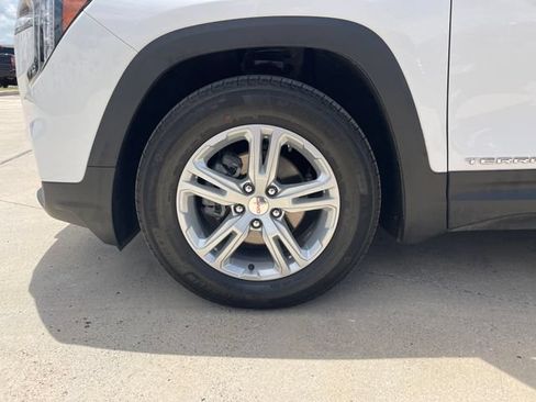 Used 2024 GMC Terrain SLE w/ Driver Convenience Package FWD image 27