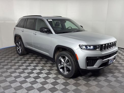 New 2026 Jeep Grand Cherokee Limited w/ Luxury Tech Group II AWD/4WD image 2