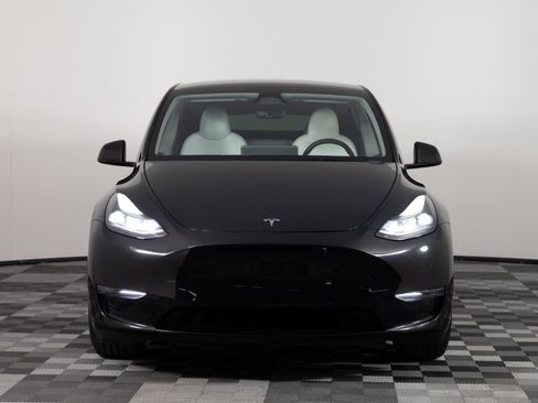 Used 2024 Tesla Model Y Performance image 11