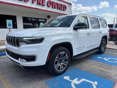 Used 2024 Jeep Wagoneer Series II w/ Flexible Seating Group AWD/4WD image 3