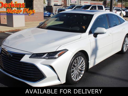 Used 2020 Toyota Avalon Limited image 1
