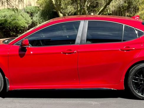 Used 2025 Toyota Camry SE w/ Convenience Package image 5