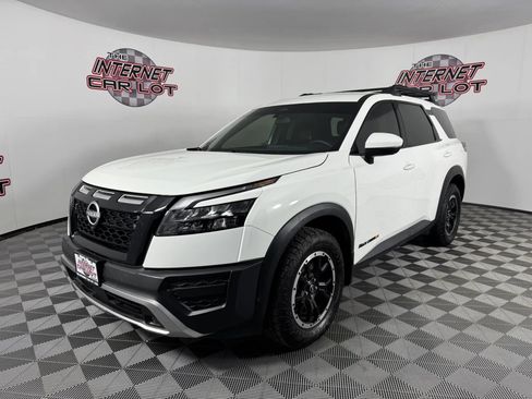 Used 2025 Nissan Pathfinder Rock Creek AWD/4WD image 3