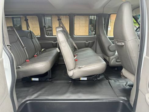 Used 2018 Chevrolet Express 2500 LS w/ Driver Convenience Package RWD image 16