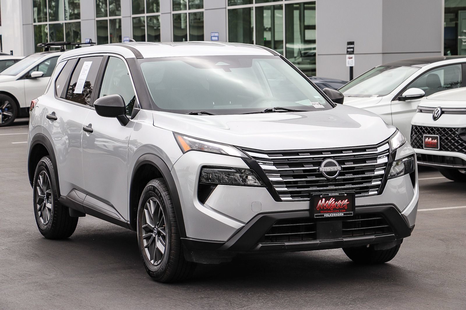 Used 2024 Nissan Rogue S FWD image 3
