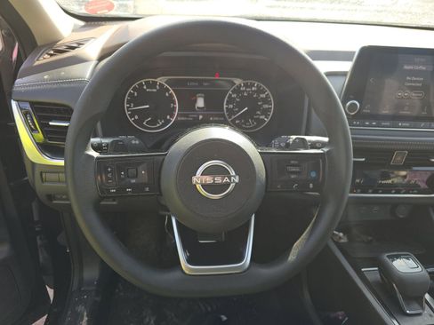 Used 2022 Nissan Rogue SV FWD image 16