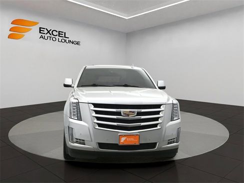 Used 2018 Cadillac Escalade Luxury image 8