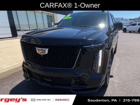 Used 2025 Cadillac Escalade V AWD/4WD image 3