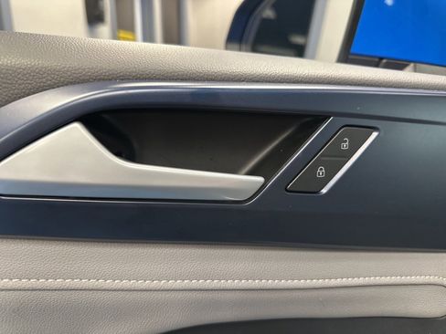 Used 2024 Volkswagen Taos SE image 24