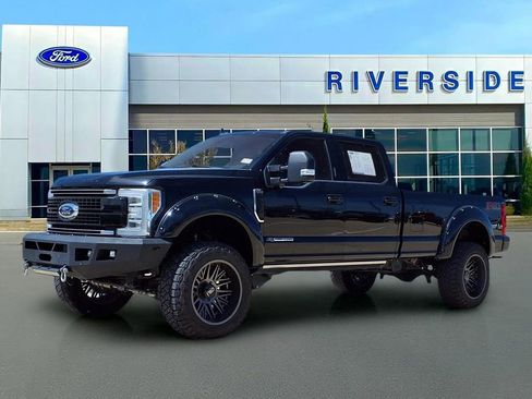 Used 2019 Ford F350 Platinum w/ Platinum Ultimate Package AWD/4WD image 3